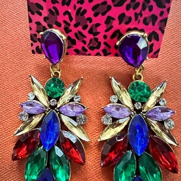 💙 Betsey Johnson stunning & colorful crystal dangle earrings 💙 - Picture 2 of 6